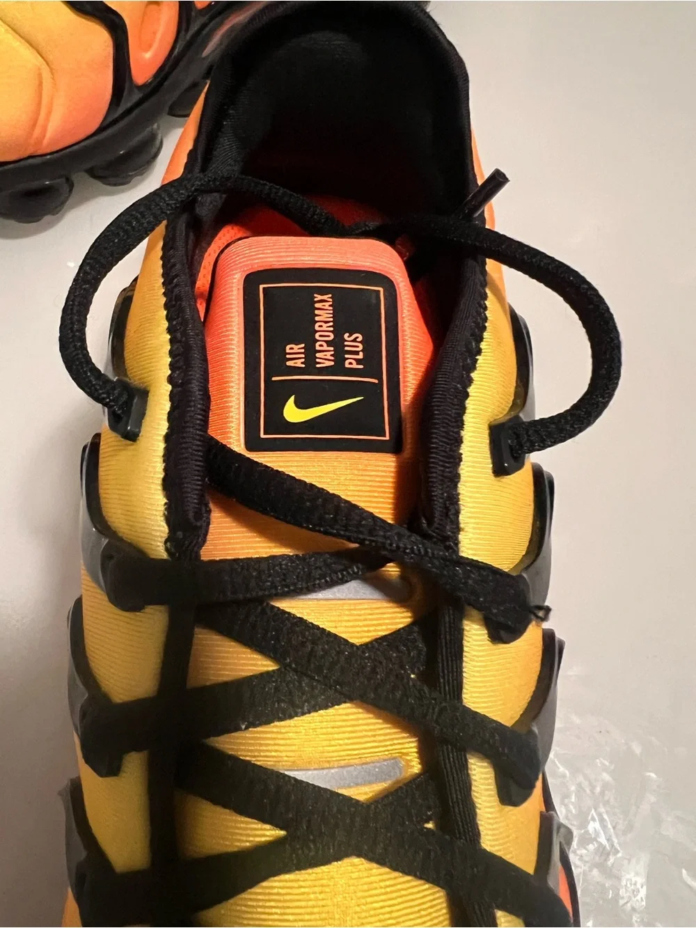 NIKE VAPOR MAX PLUS SZ 8.5